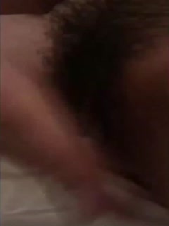 老婆竟然坐在单男脸上，还喷水了，看着真骚啊